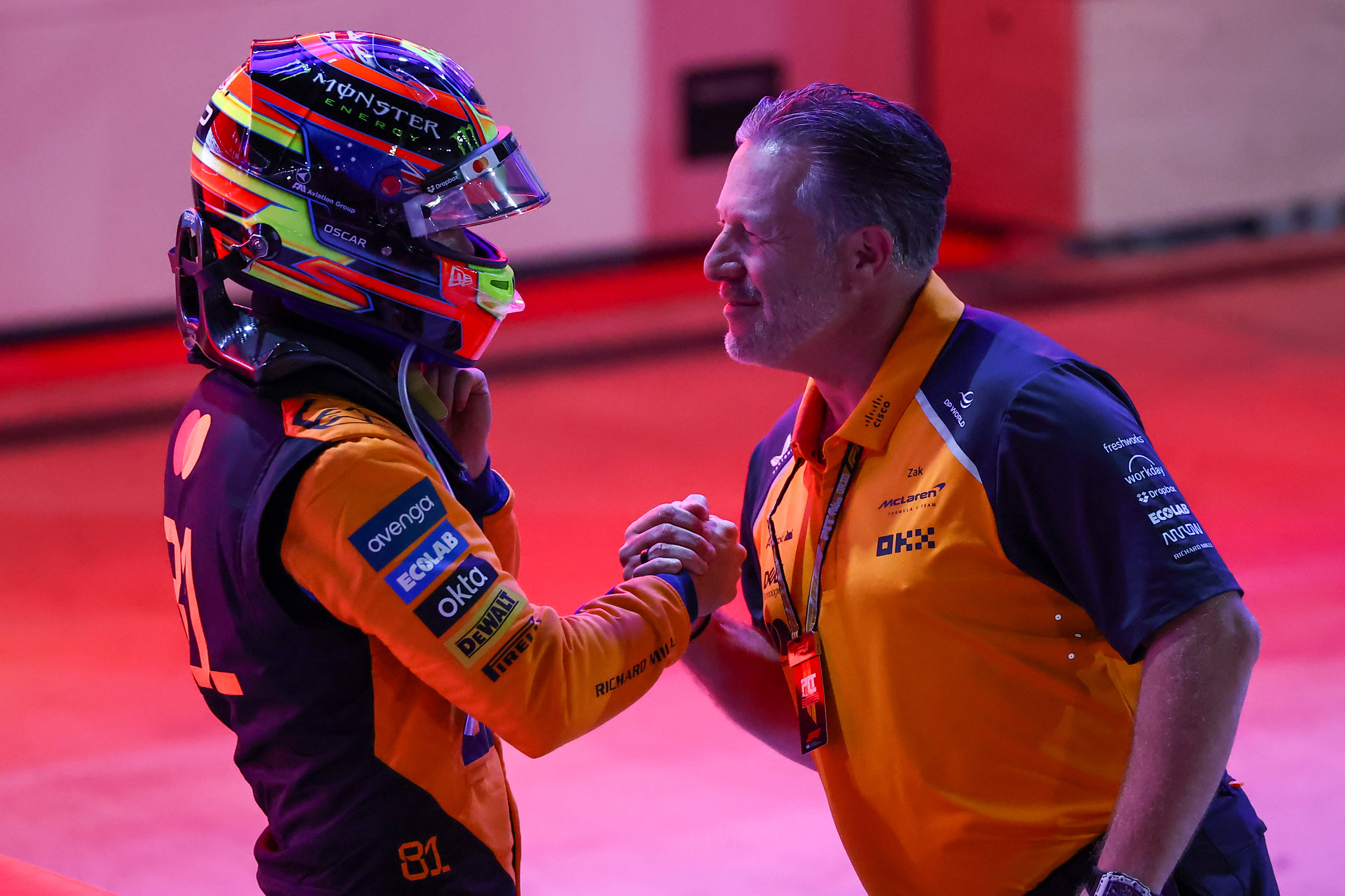 迈凯伦轻取红牛车队，拉塞尔带队取胜