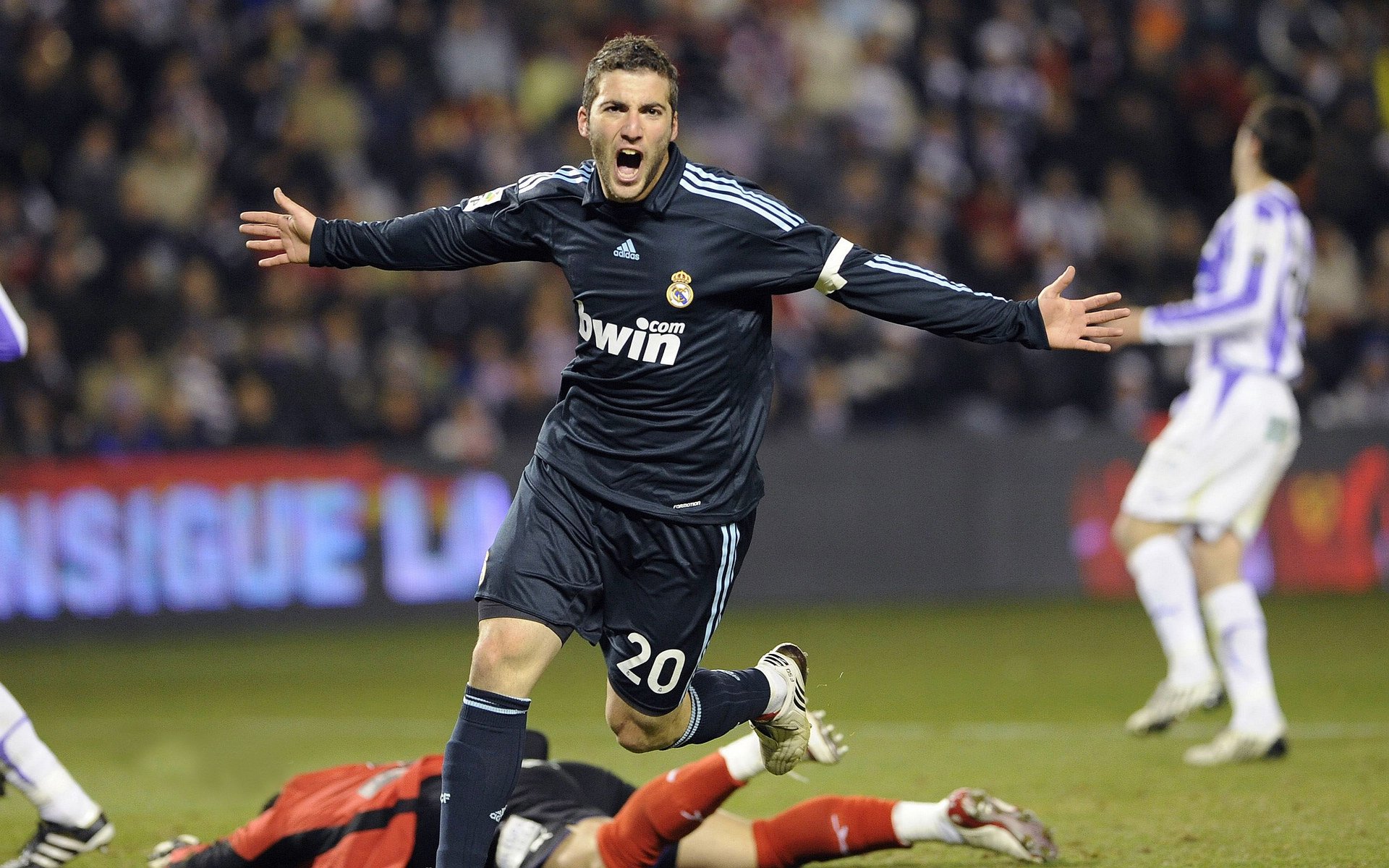 世界杯2026-奇才对阵上海队，霍勒迪对手完全无解，当NBA的精密手术刀切开CBA的防守体系