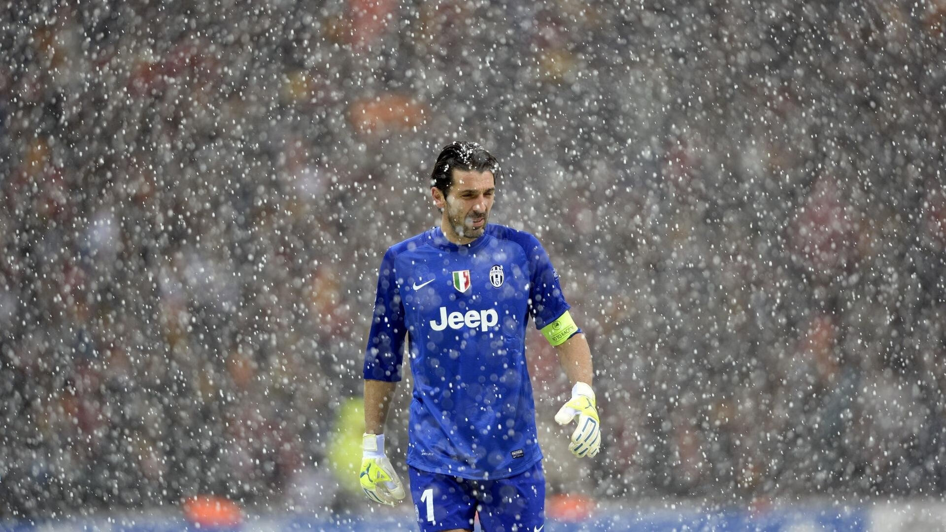 爱游戏体育-东契奇，当舞台灯光刺眼，他睁开了巨人的眼睛